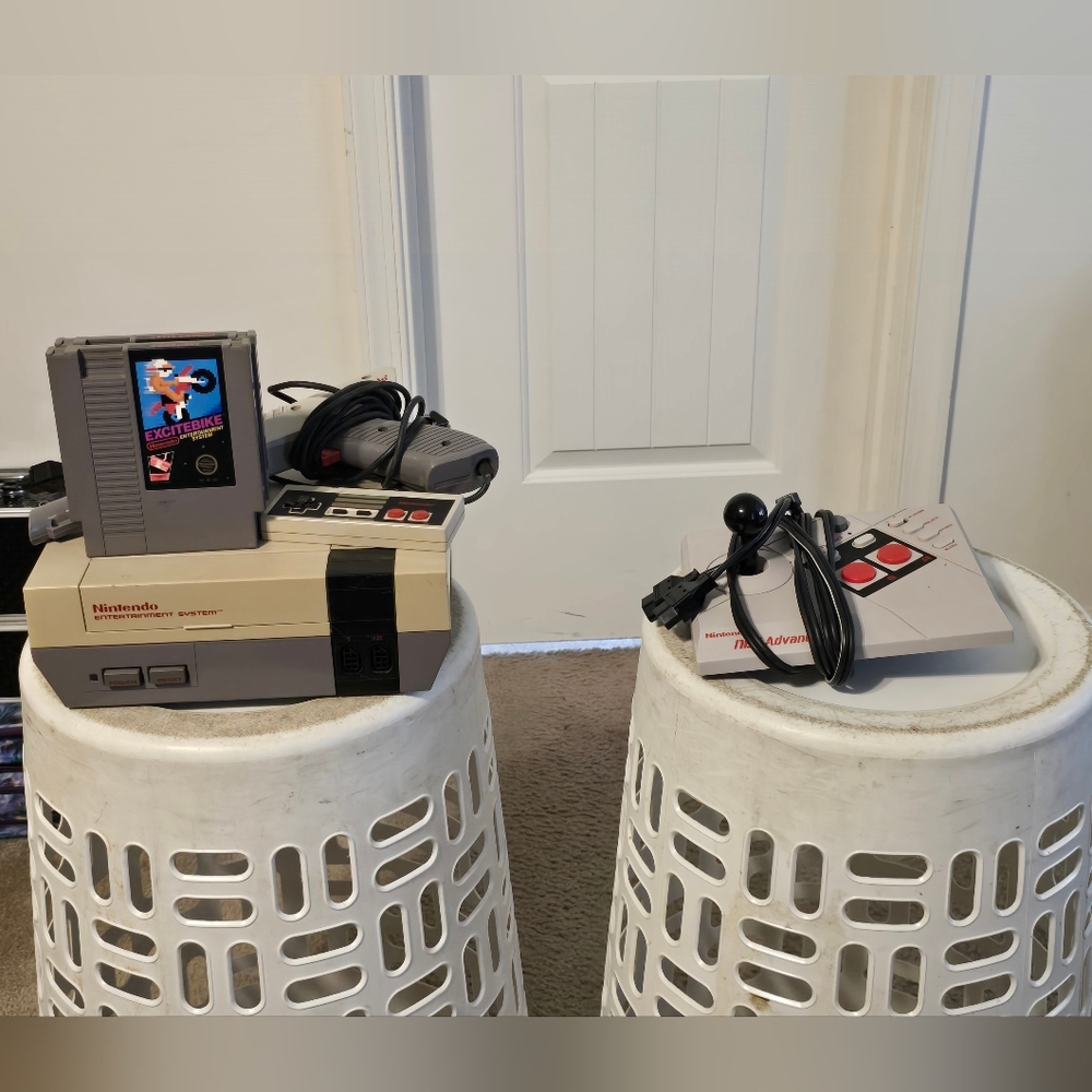 NES Grey Bundle. No Power or AV. 2 games Advantage Joystick and Zapper Included.